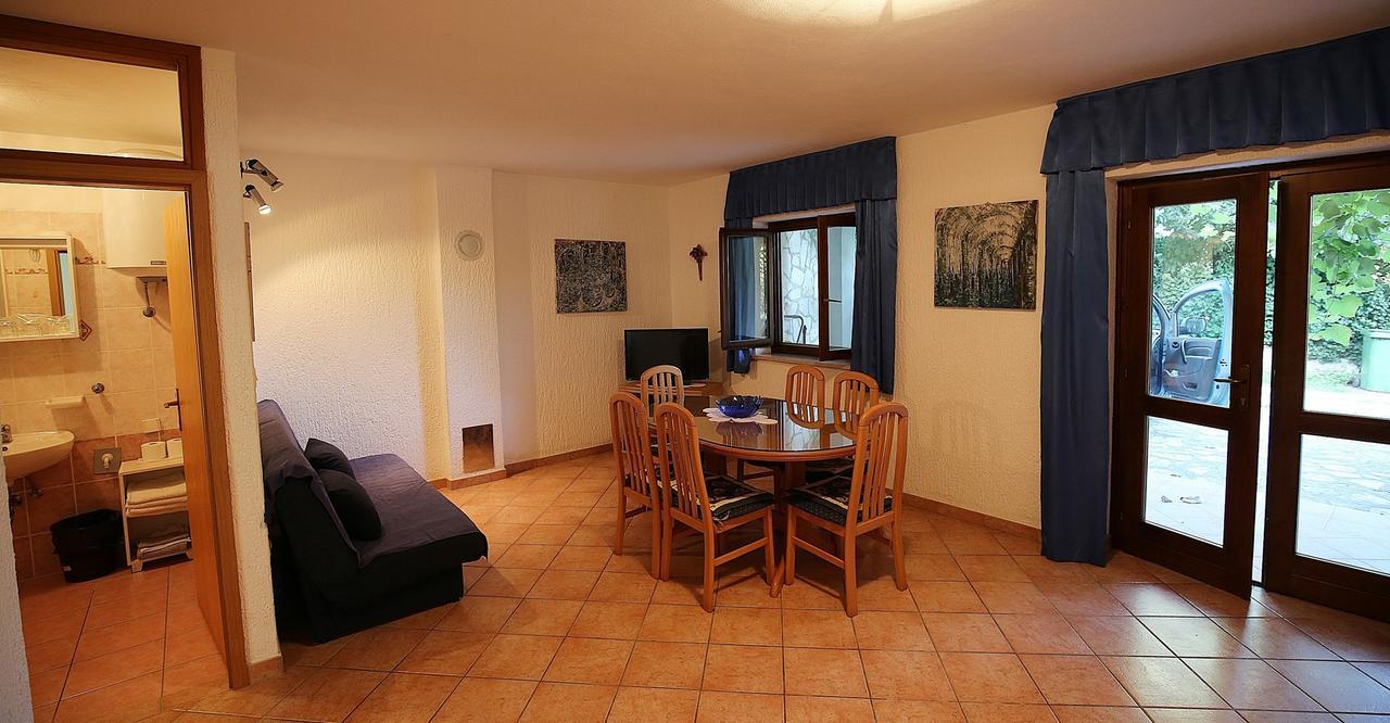 Apartments Coki Funtana Eksteriør bilde
